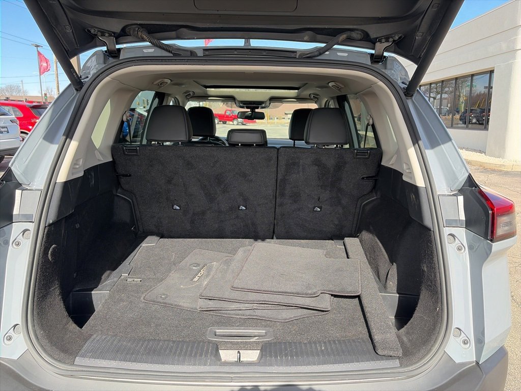 Used 2023 Nissan Rogue SL w/ SL Premium Package image 18