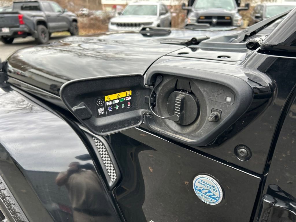 Used 2022 Jeep Wrangler Unlimited Sahara w/ Cold Weather Group image 35