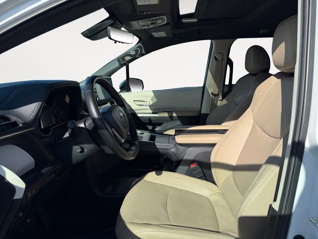 Certified 2024 Toyota Sienna Limited image 9