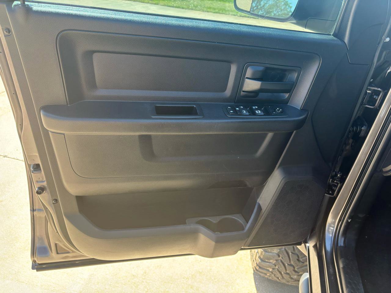 Used 2016 RAM 2500 Tradesman w/ Chrome Appearance Group image 12