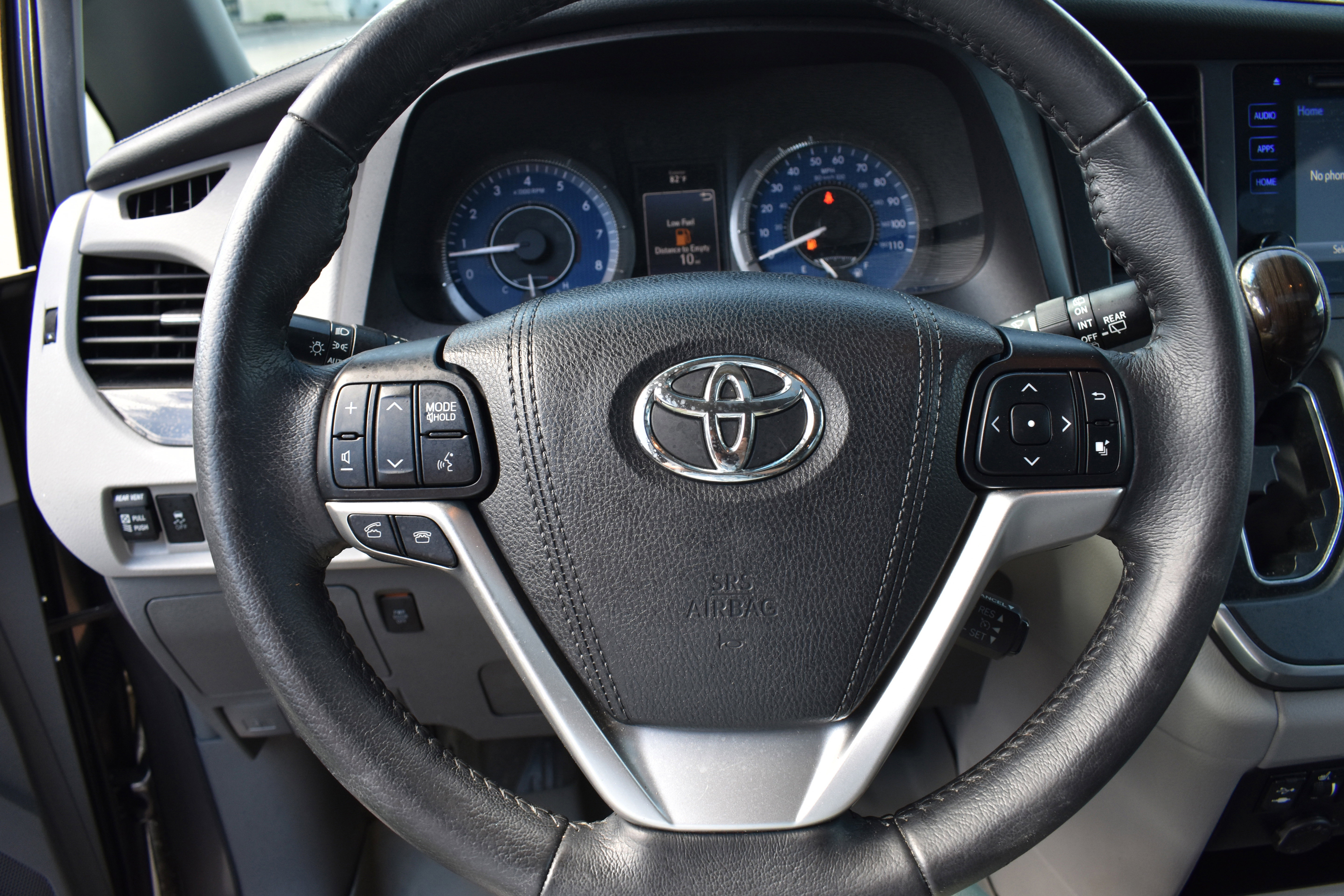 Used 2017 Toyota Sienna L image 13