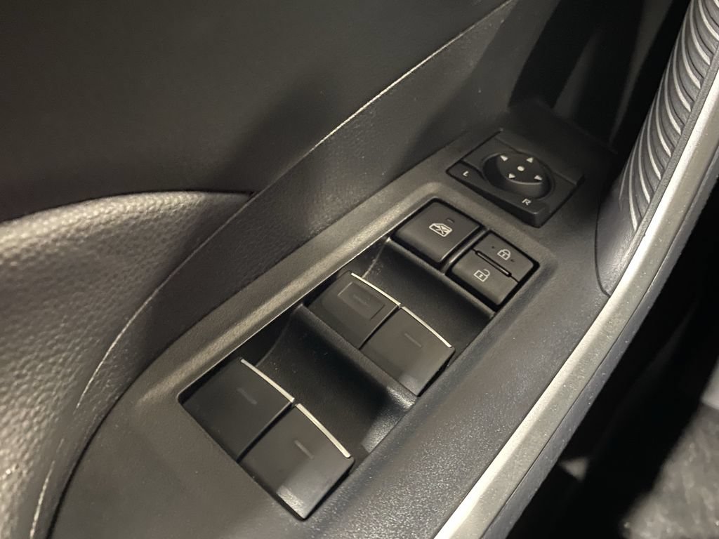 Used 2025 Toyota RAV4 XLE FWD image 9