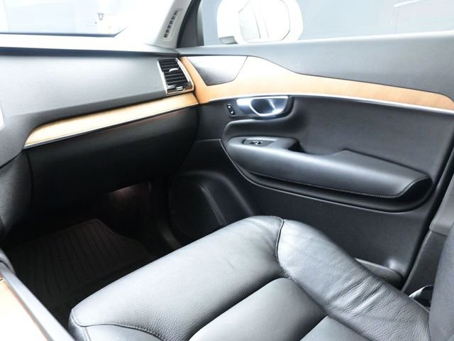 Used 2023 Volvo XC90 B6 Plus w/ Protection Package image 27