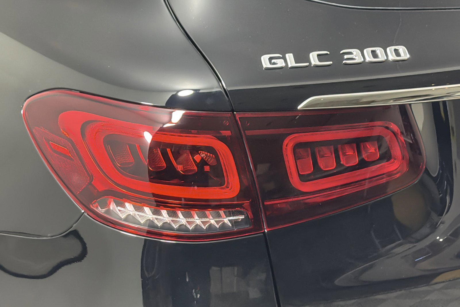 Used 2022 Mercedes-Benz GLC 300 w/ Premium Package Lite image 26