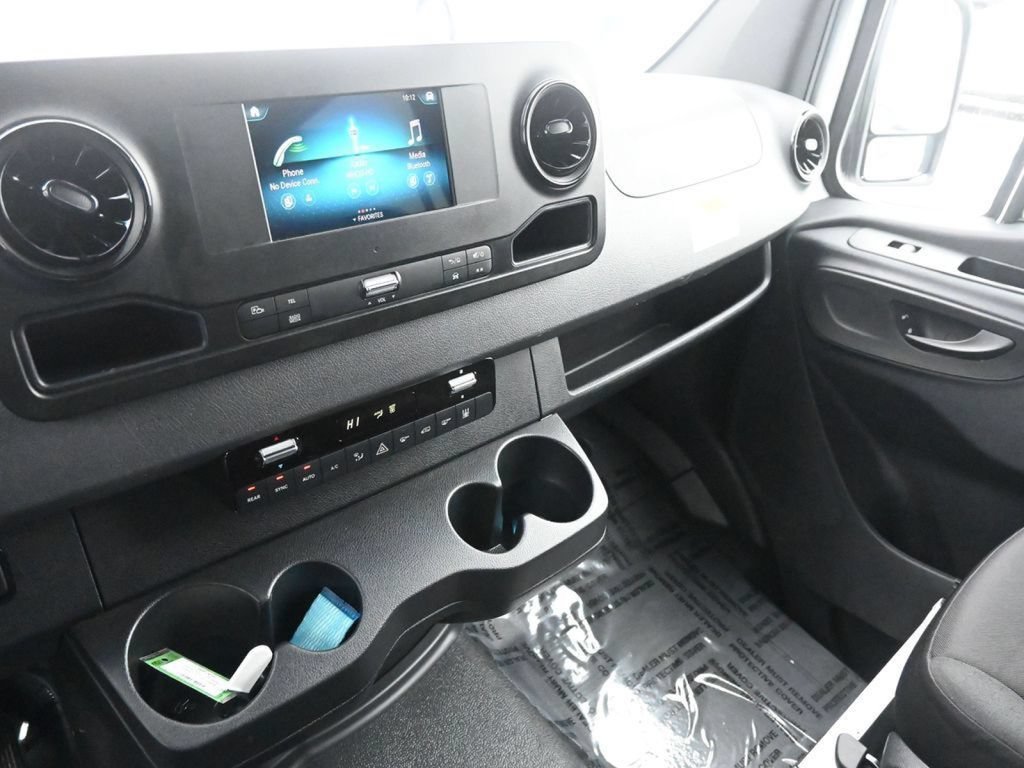 Used 2024 Mercedes-Benz Sprinter 2500 image 21