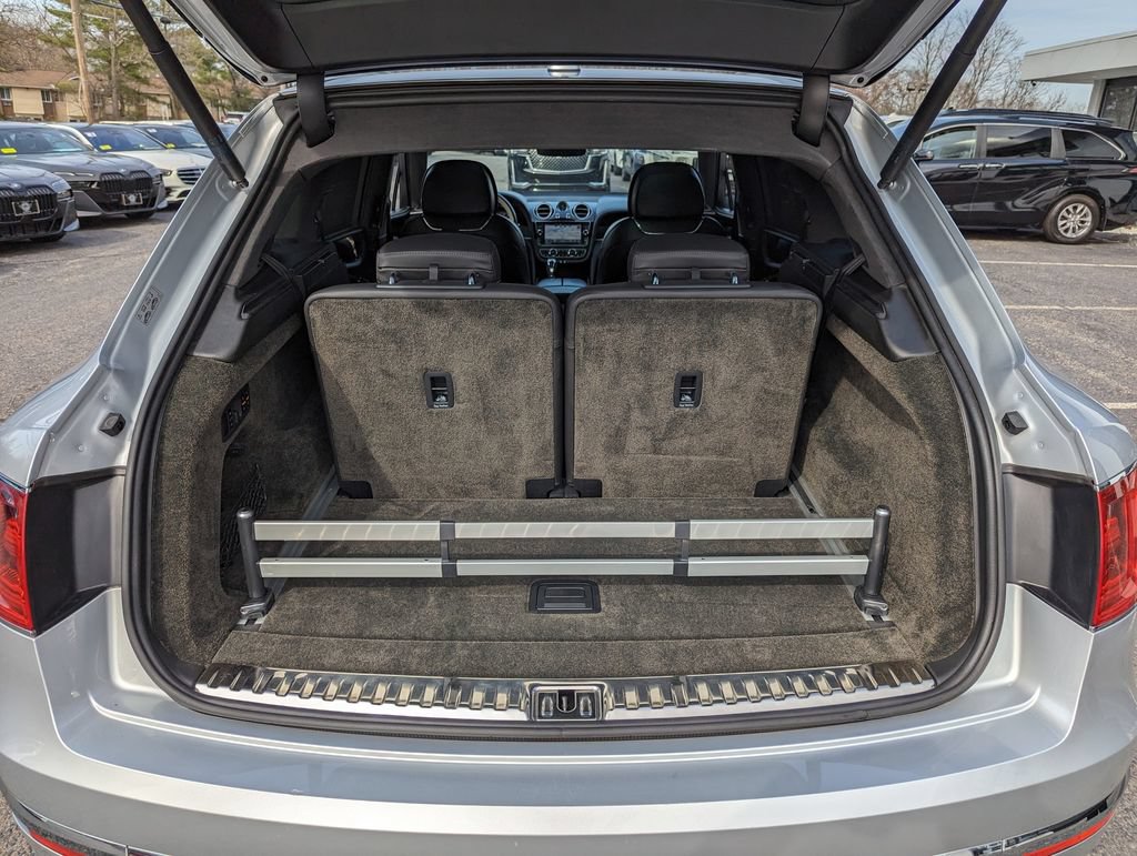 Used 2018 Bentley Bentayga AWD/4WD image 45