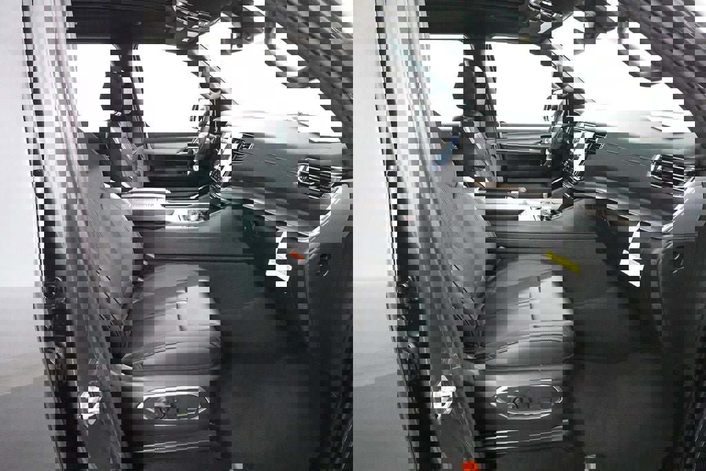 New 2026 Jeep Grand Wagoneer L 4WD w/ Premium Group I image 32