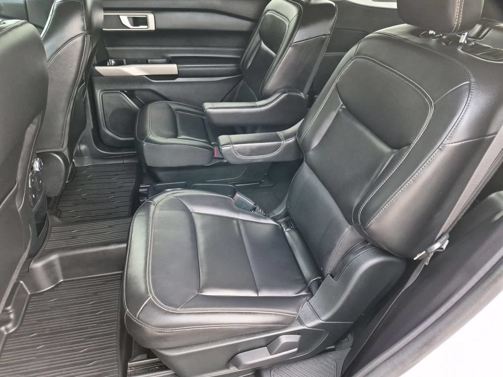 Used 2021 Ford Explorer XLT w/ Equipment Group 202A AWD/4WD image 19