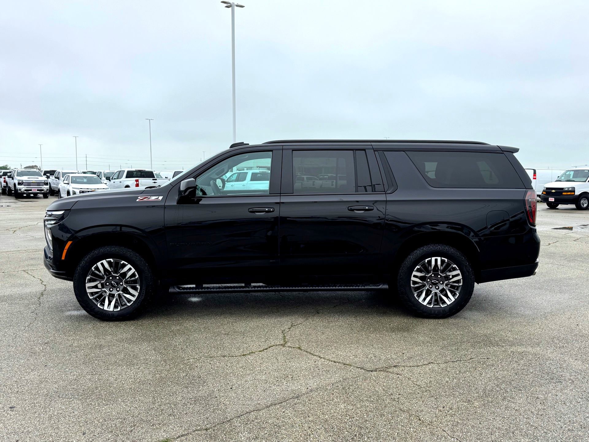Used 2025 Chevrolet Suburban Z71 AWD/4WD image 11