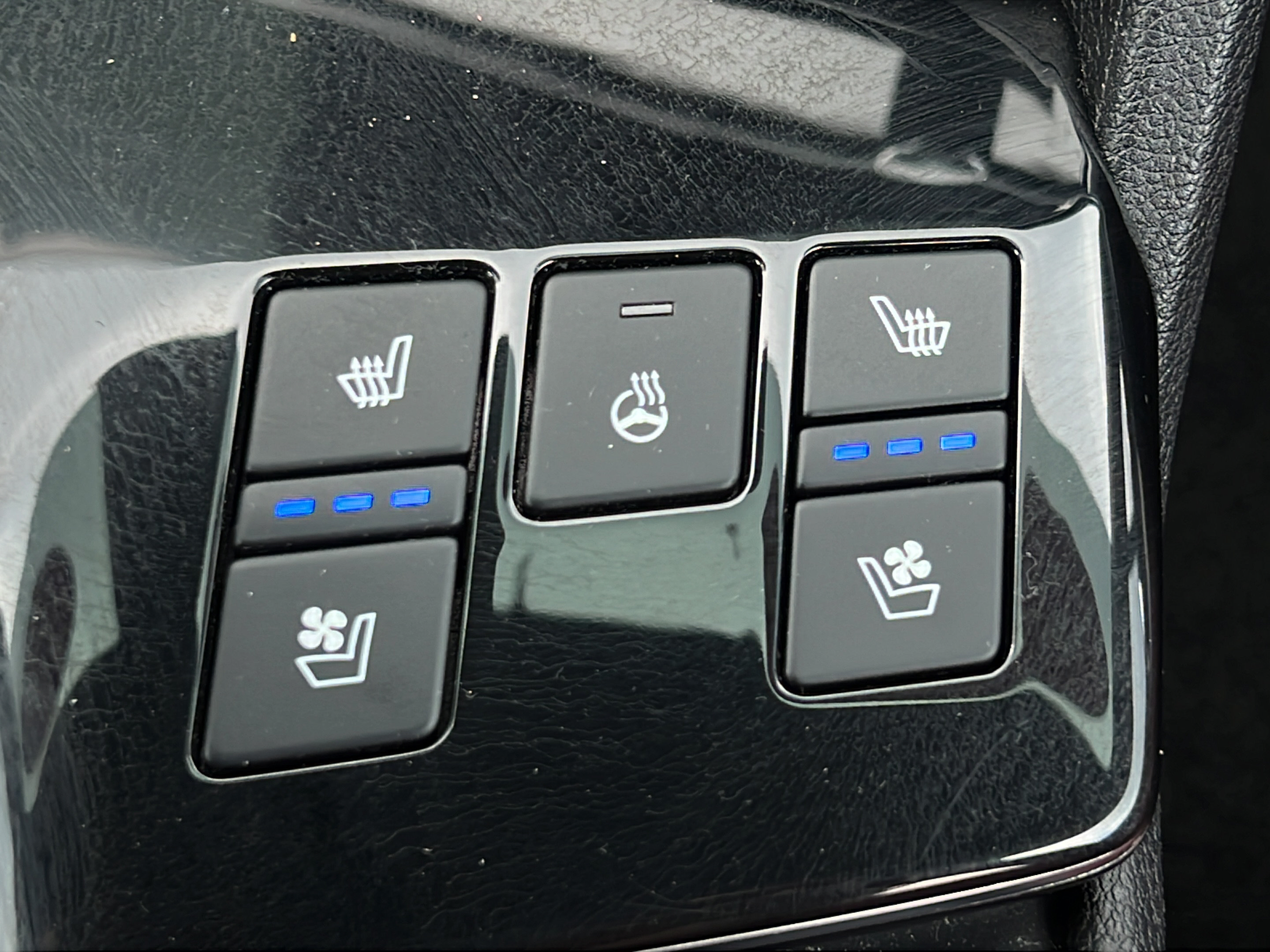 Certified 2025 Kia Sportage SX FWD image 22