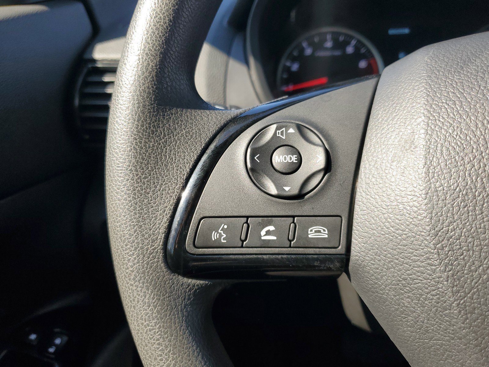 Used 2024 Mitsubishi Eclipse Cross LE image 18