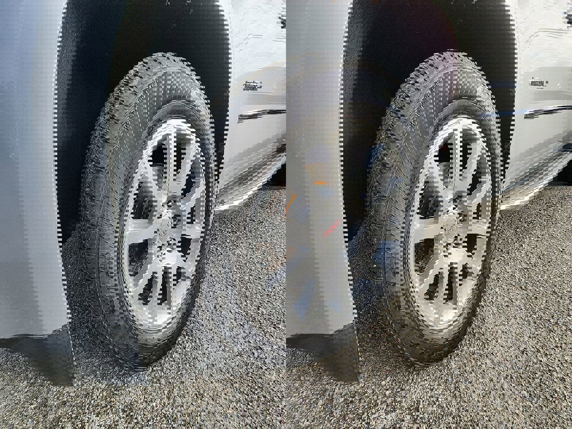 Used 2018 GMC Yukon XL Denali image 18