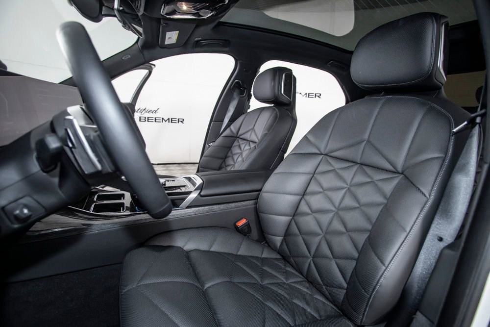 Used 2025 BMW 740i w/ Premium Package RWD image 15