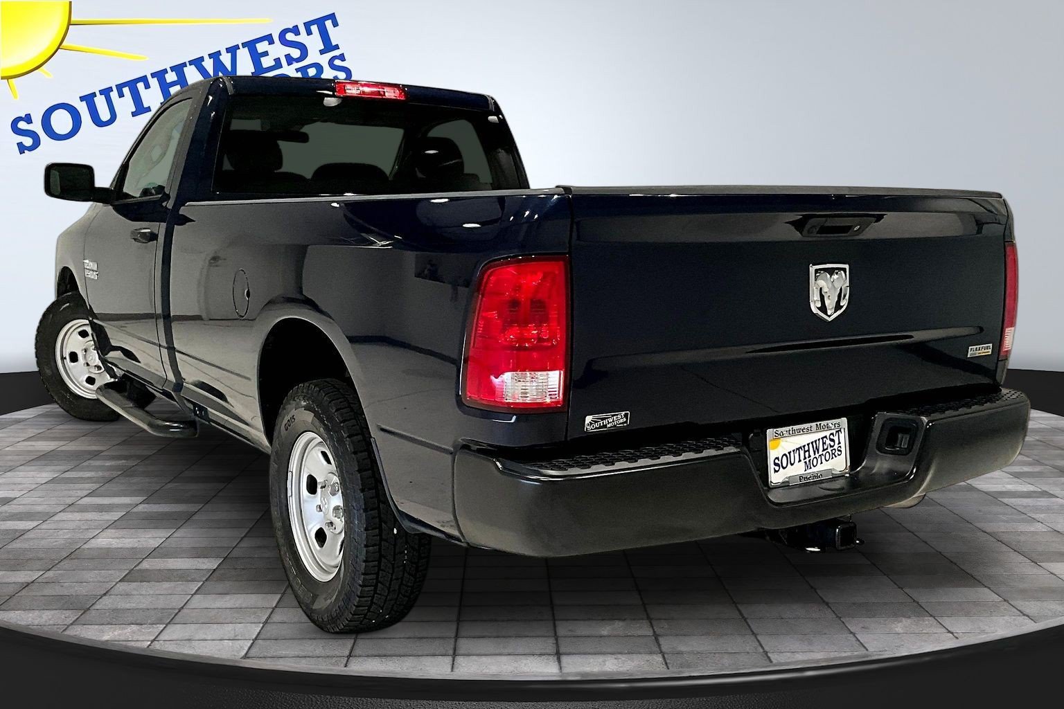 Used 2018 RAM 1500 Express RWD image 5