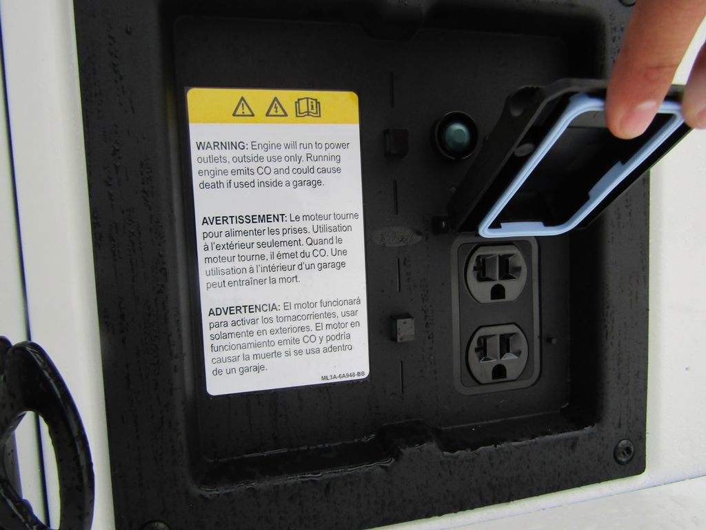 New 2025 Ford F150 Lariat w/ Equipment Group 502A High image 8