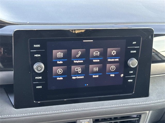 Used 2025 Volkswagen Taos SE image 11