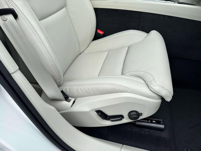 New 2026 Volvo XC60 B5 Ultra w/ Climate Package image 16