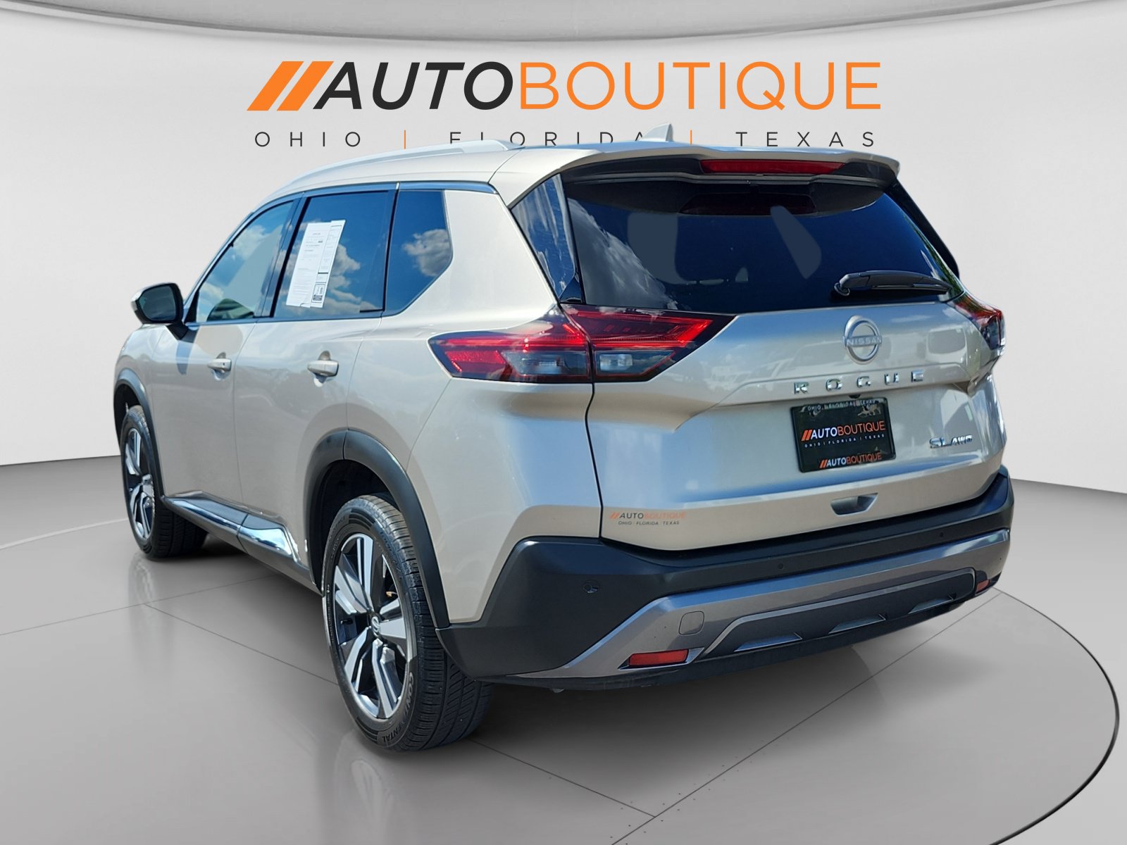 Used 2023 Nissan Rogue SL AWD/4WD image 3