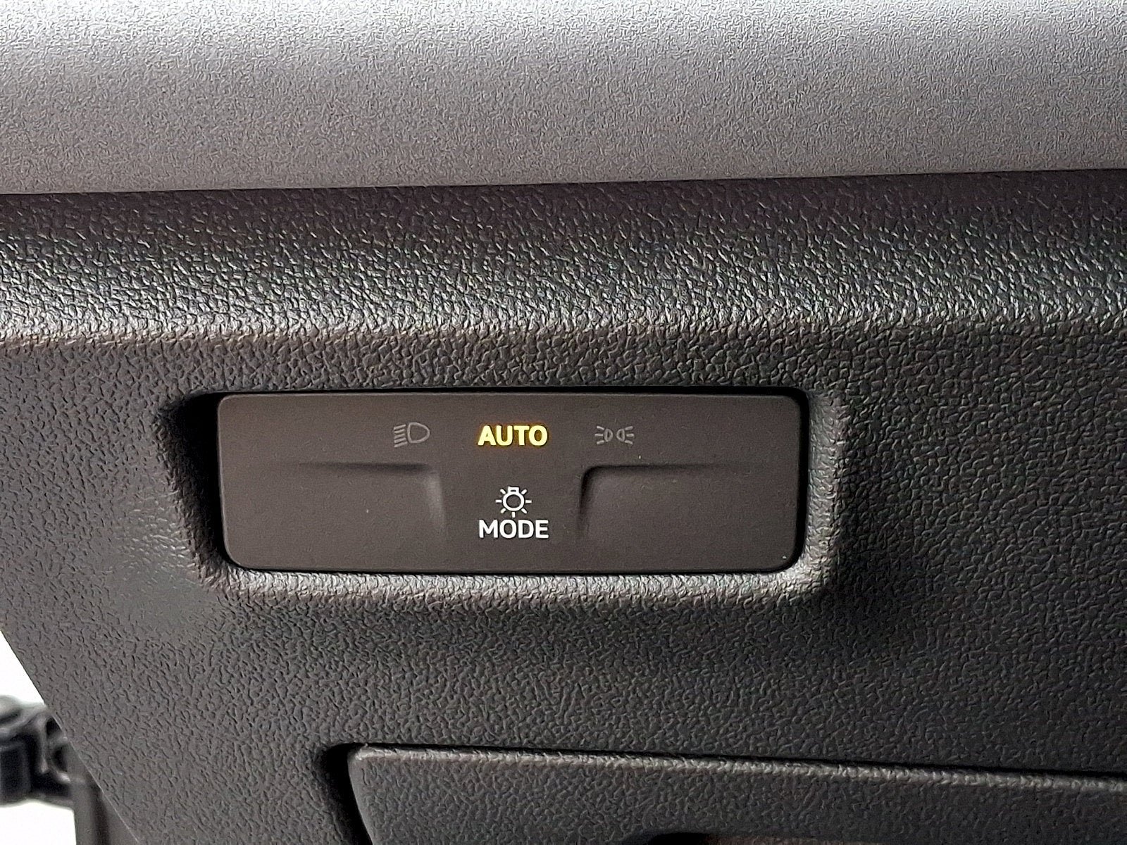 Used 2026 Volkswagen Tiguan SE FWD image 25