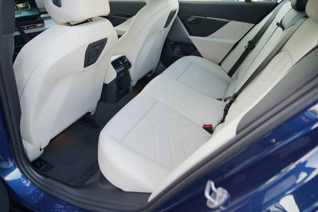 New 2026 BMW i5 eDrive40 w/ M Sport Package RWD image 19