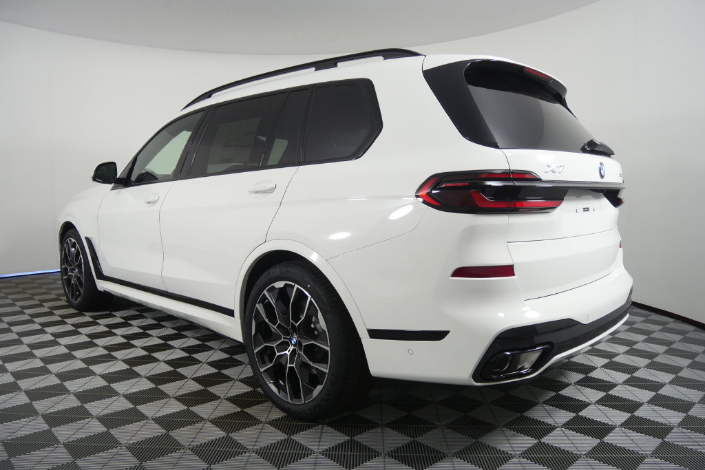 Used 2027 BMW X7 xDrive40i w/ M Sport Package AWD/4WD image 6