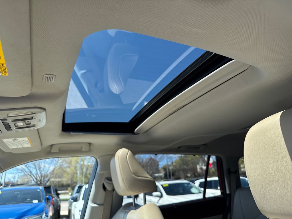 Used 2022 Toyota Highlander XLE AWD/4WD image 17