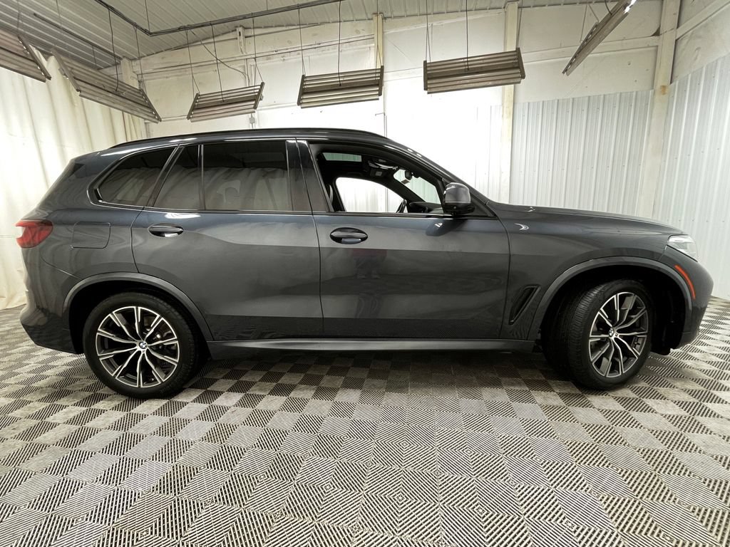 Used 2022 BMW X5 xDrive40i w/ M Sport Package AWD/4WD image 23