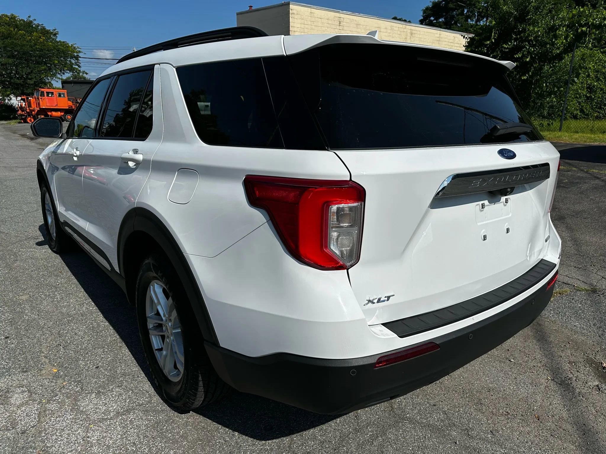 Used 2020 Ford Explorer XLT w/ Comfort Package AWD/4WD image 7
