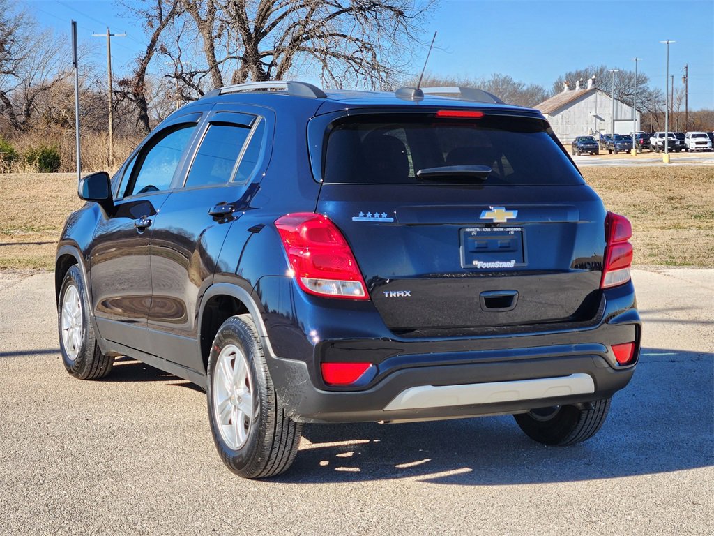 Used 2022 Chevrolet Trax LT w/ LT Convenience Package image 5