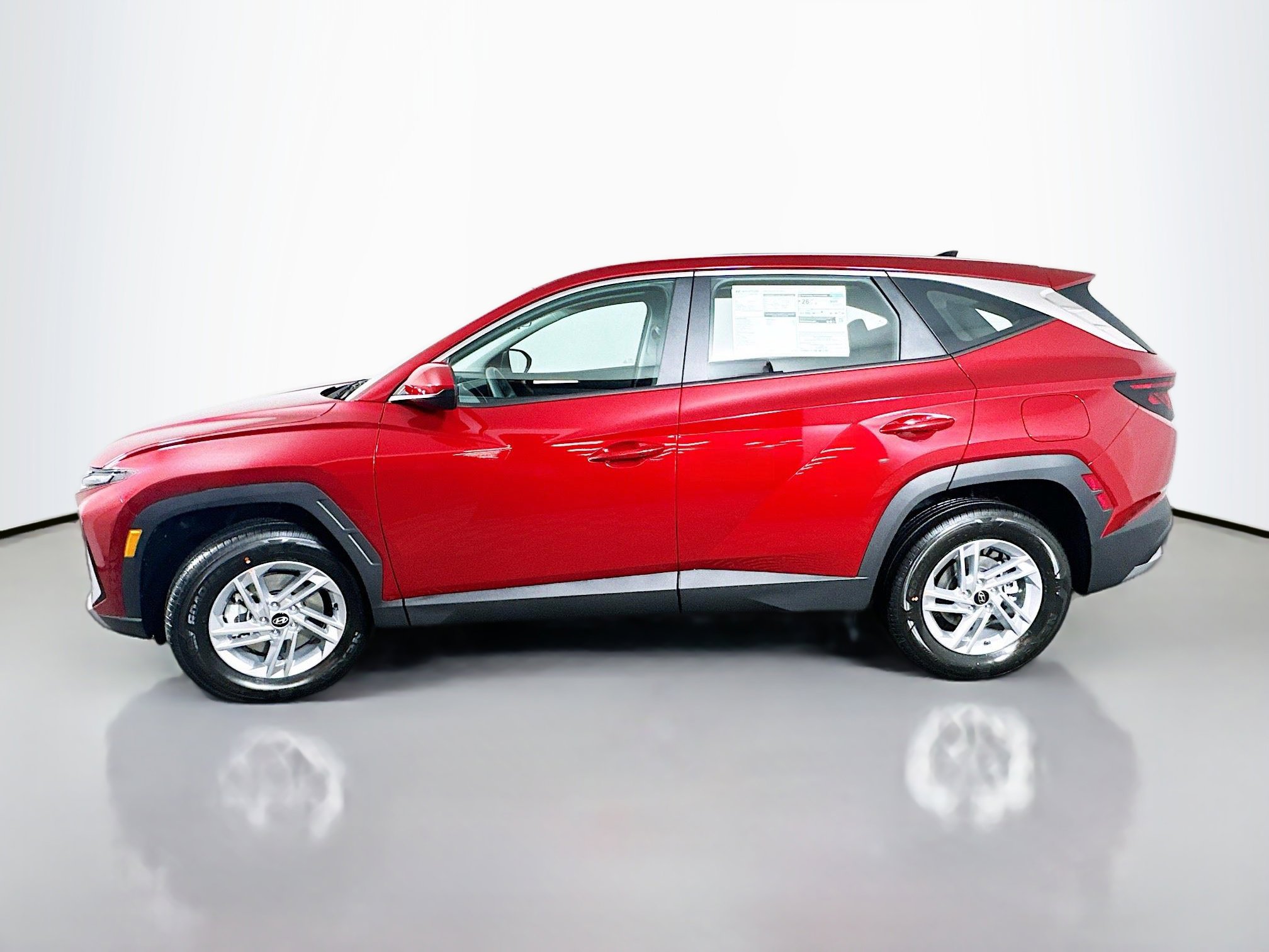 Used 2025 Hyundai Tucson SE AWD/4WD image 4