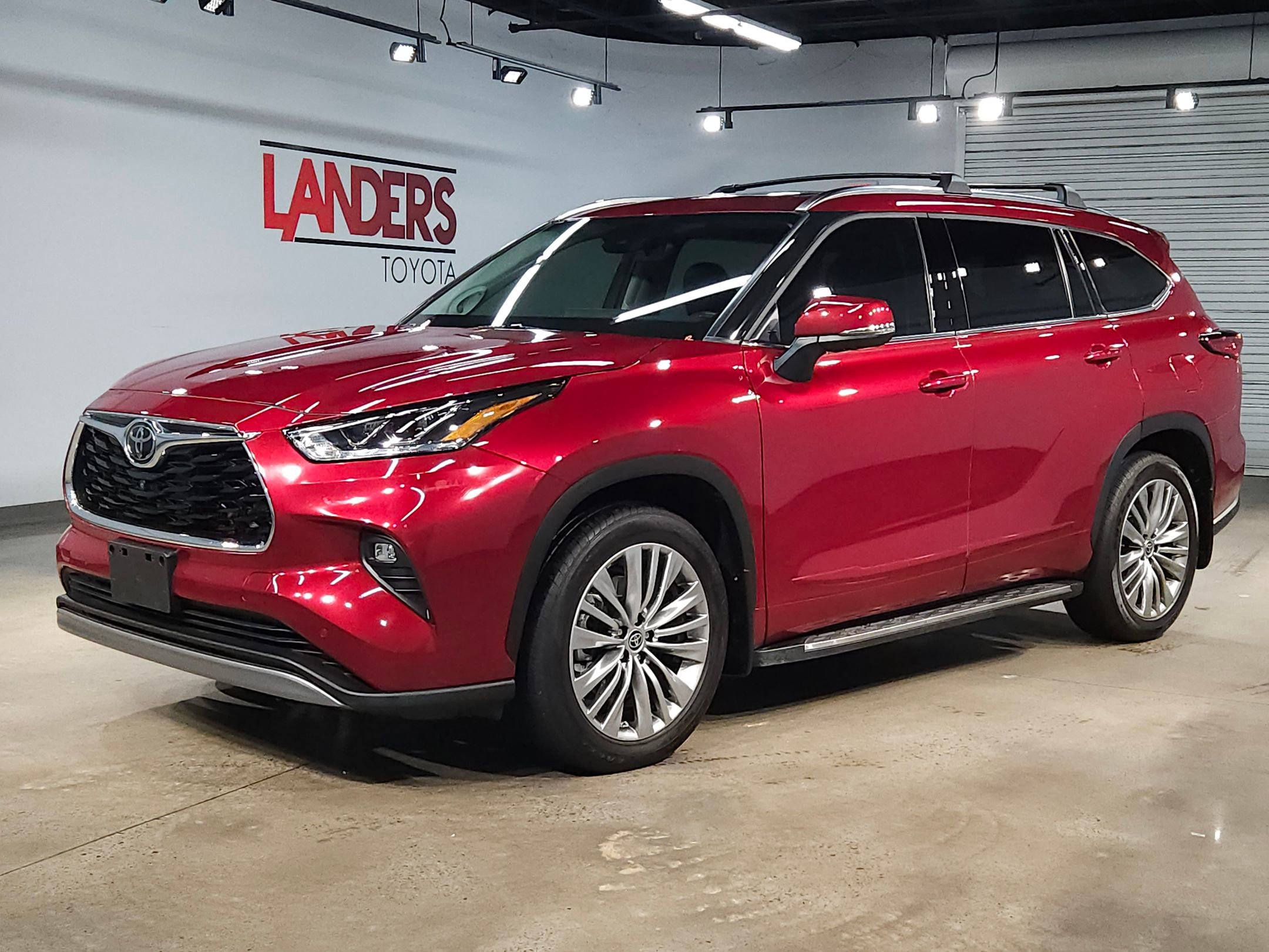 Used 2022 Toyota Highlander Platinum image 3