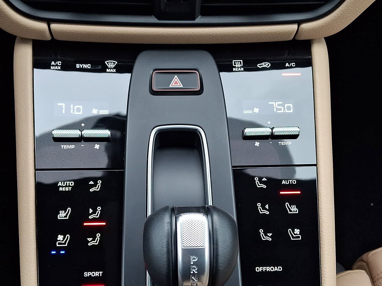 Used 2022 Porsche Macan AWD/4WD image 17