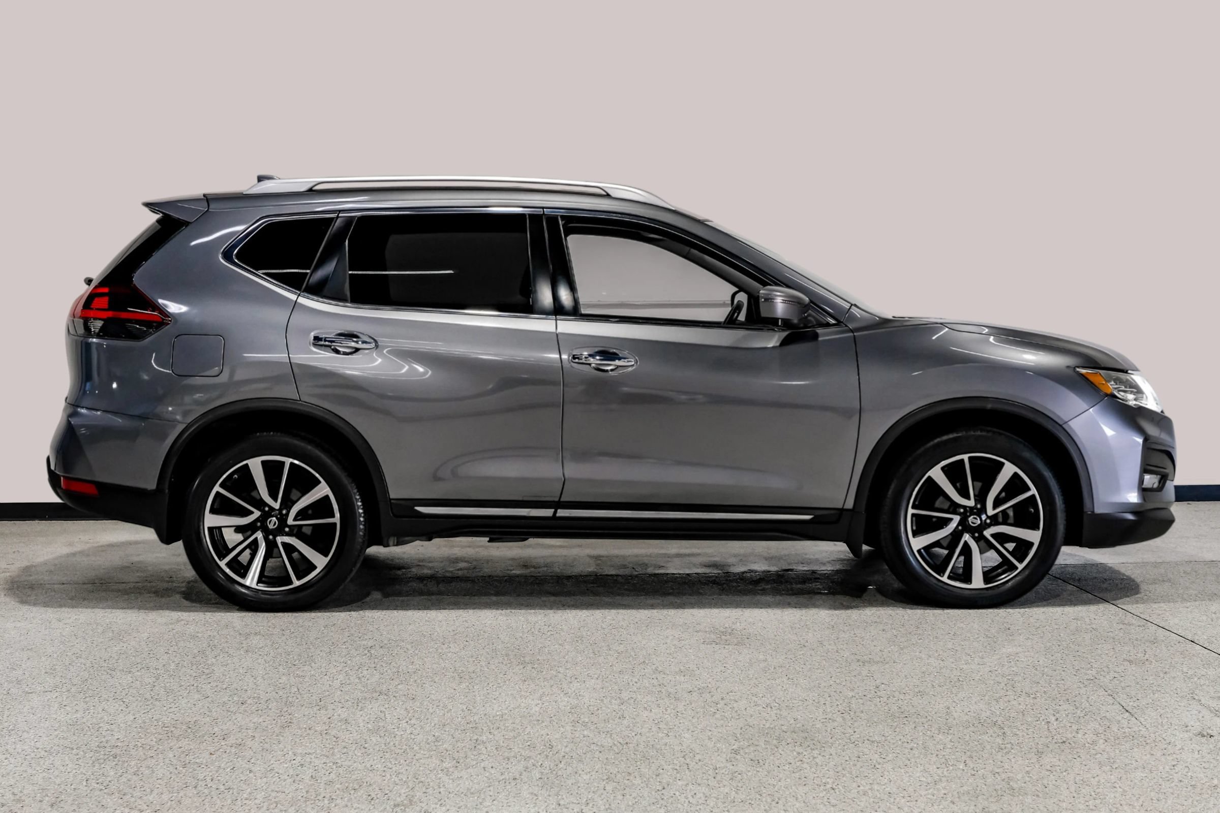 Used 2018 Nissan Rogue SL w/ Premium Package FWD image 5