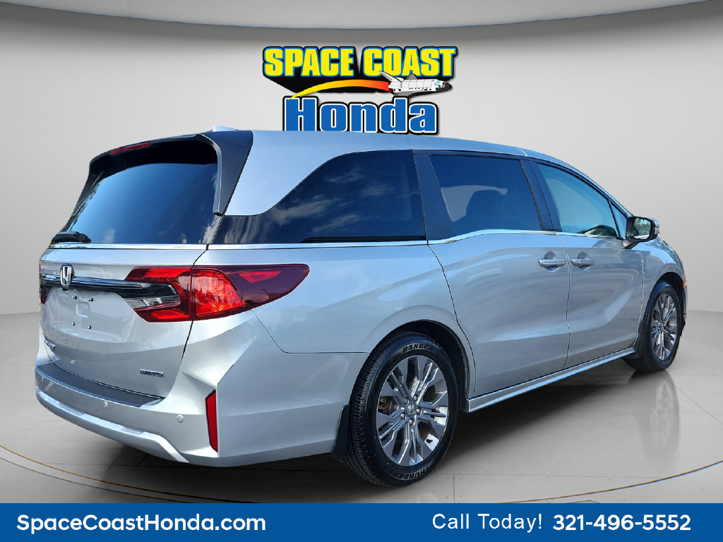 Used 2025 Honda Odyssey Touring image 4