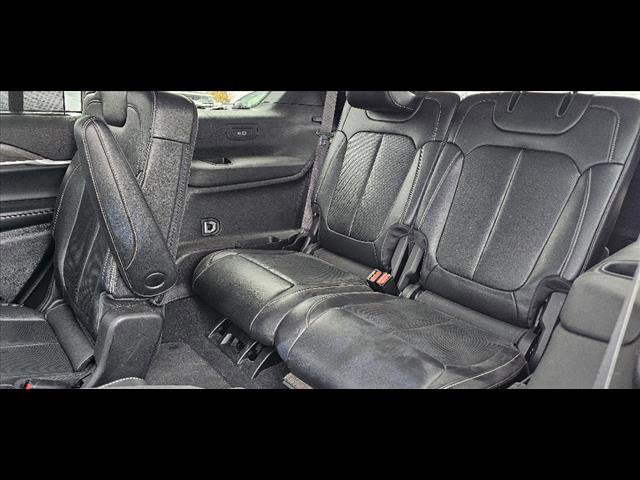 Used 2024 Jeep Grand Cherokee L Limited w/ Luxury Tech Group II image 13