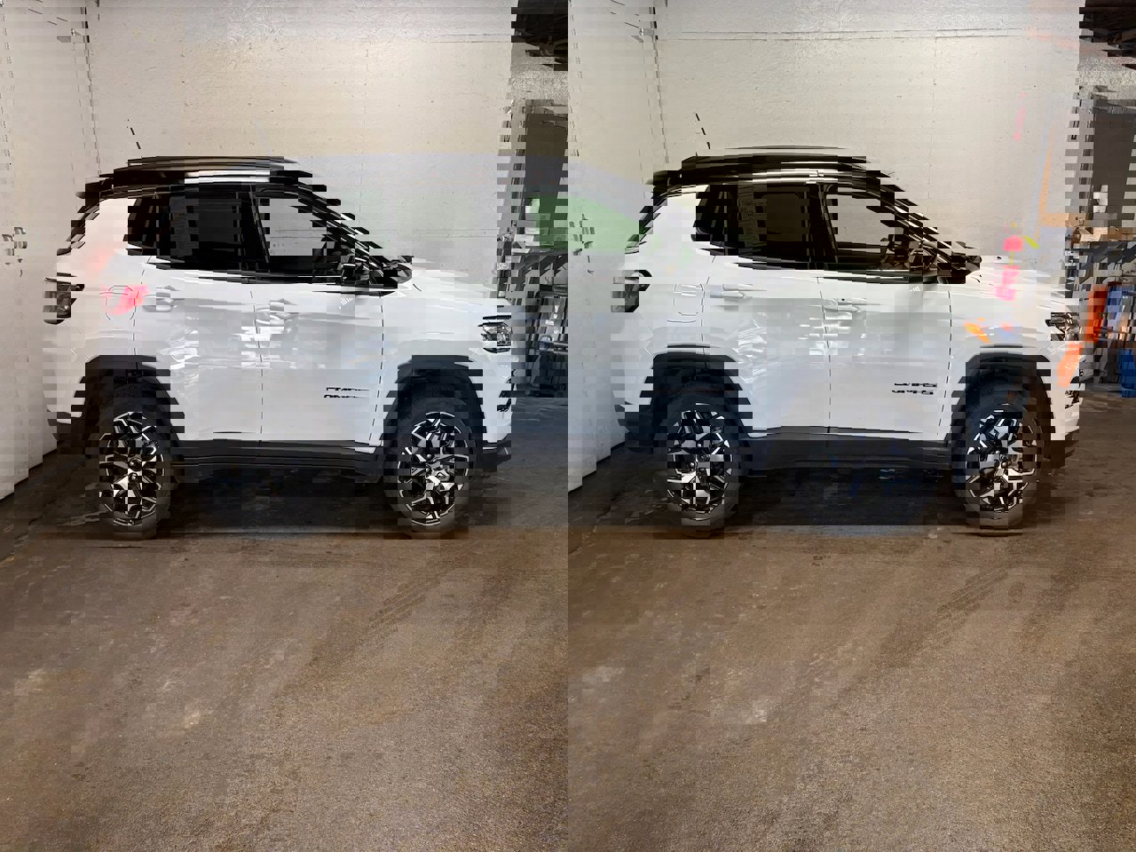 Used 2025 Jeep Compass Limited image 4