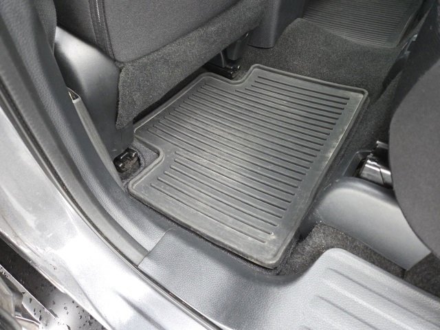 Used 2017 Nissan Rogue SV image 17