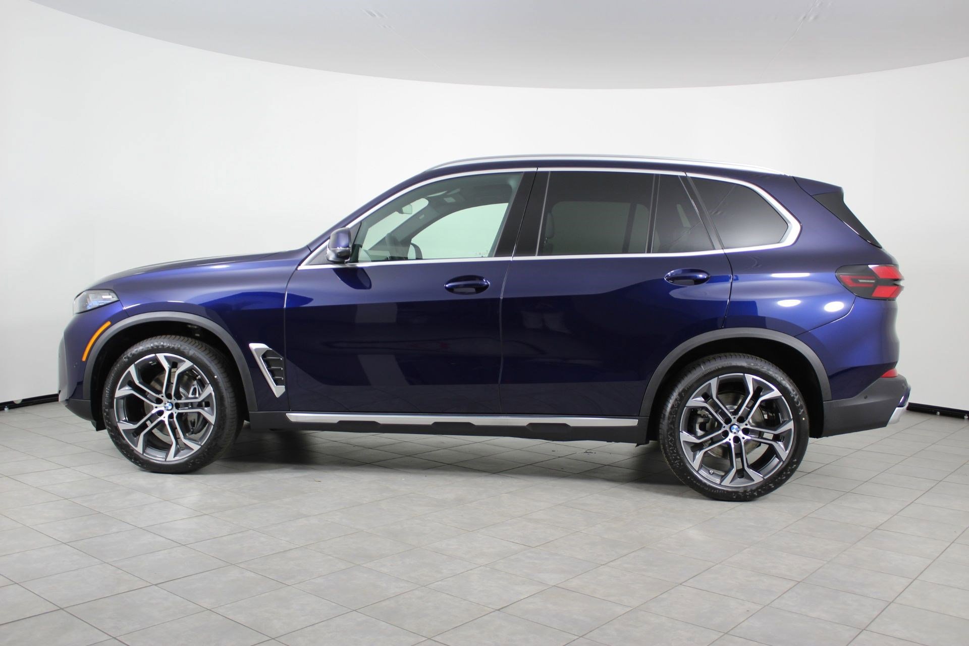 New 2026 BMW X5 sDrive40i w/ Climate Comfort Package RWD image 2
