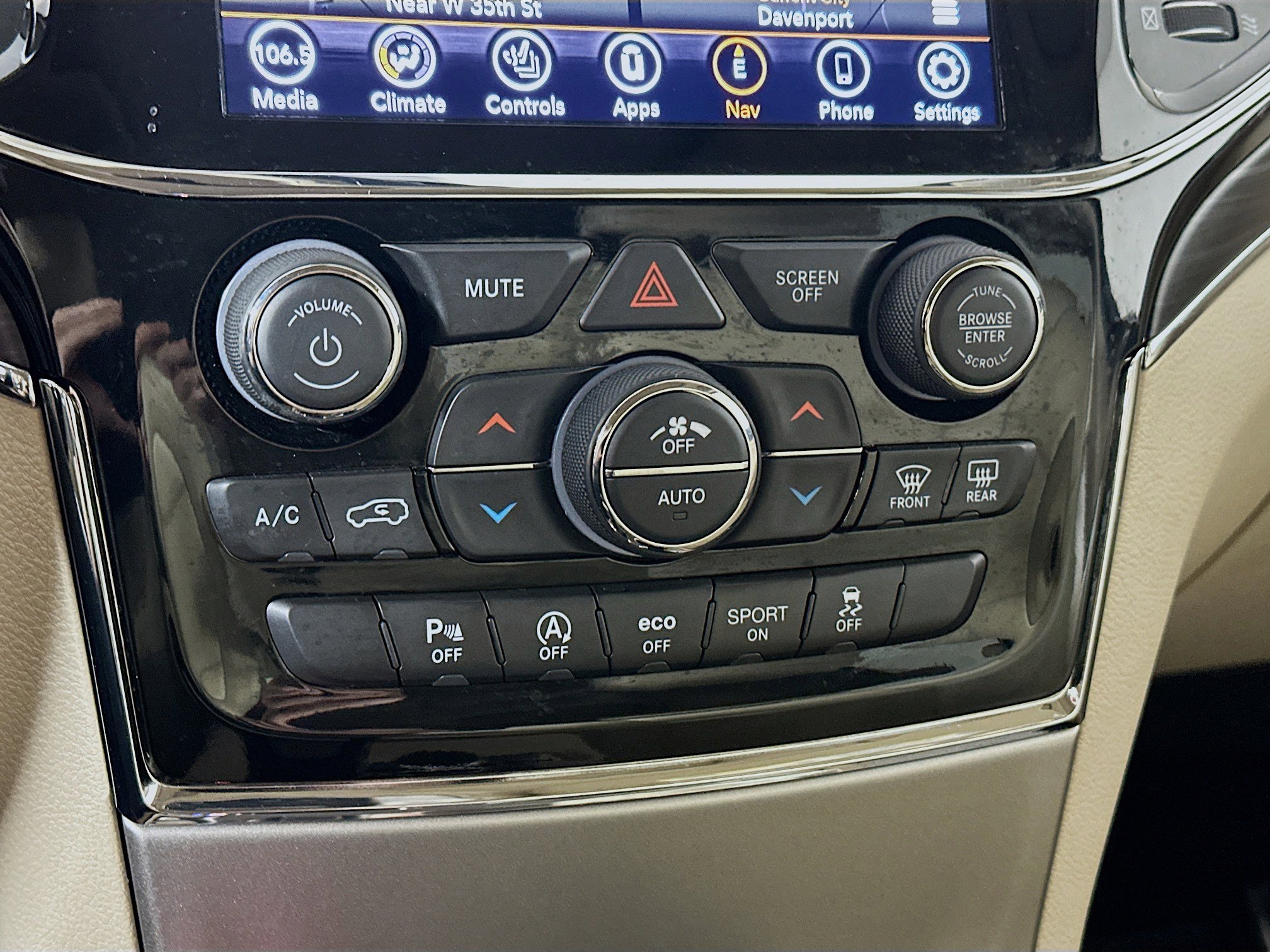 Used 2020 Jeep Grand Cherokee Limited image 16