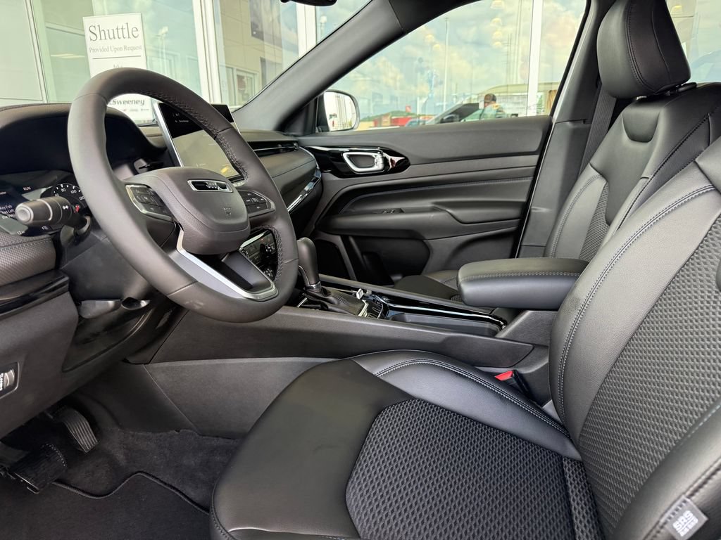 New 2026 Jeep Compass Latitude AWD/4WD image 4