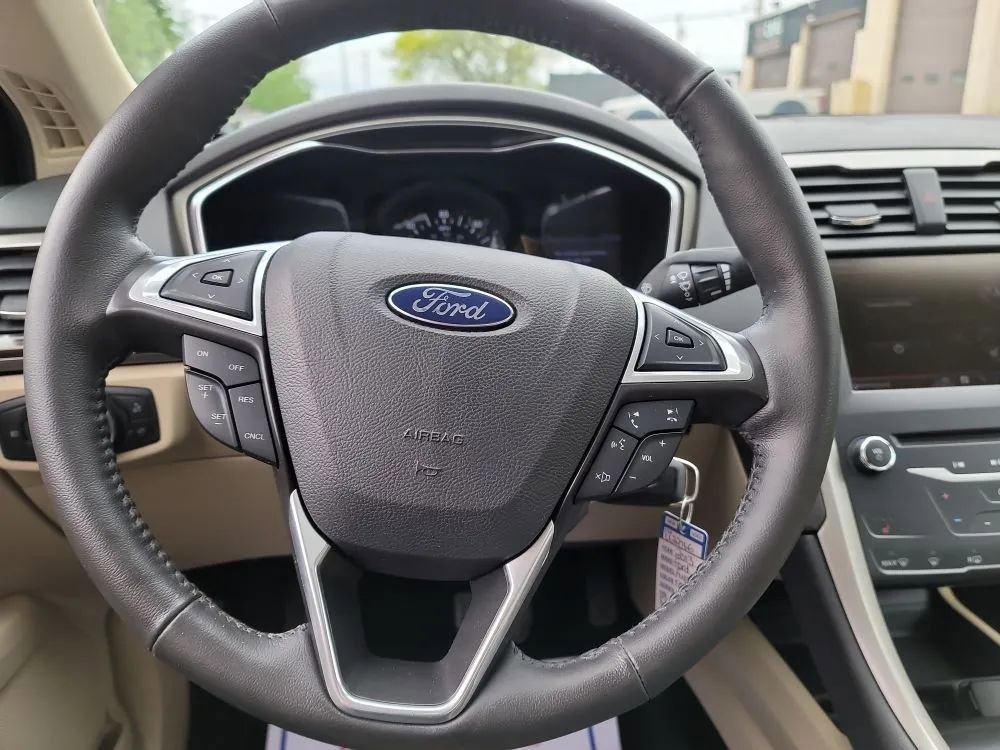 Used 2013 Ford Fusion SE FWD image 15