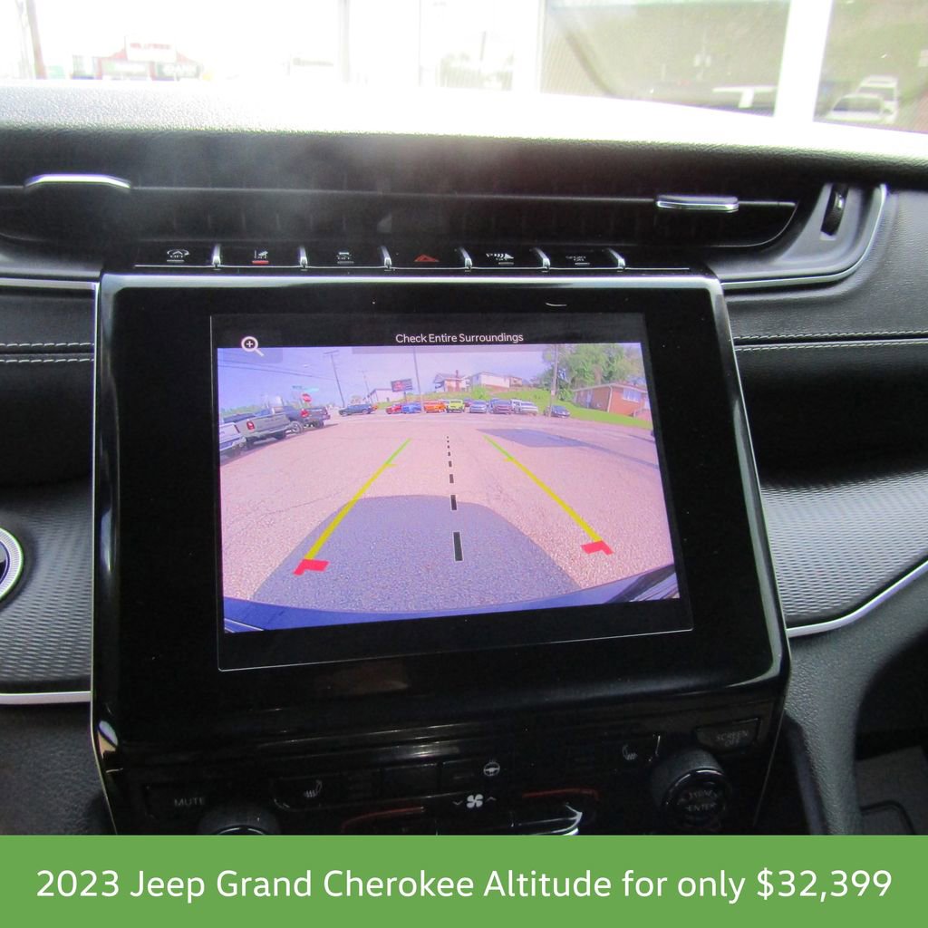 Used 2023 Jeep Grand Cherokee Altitude AWD/4WD image 19