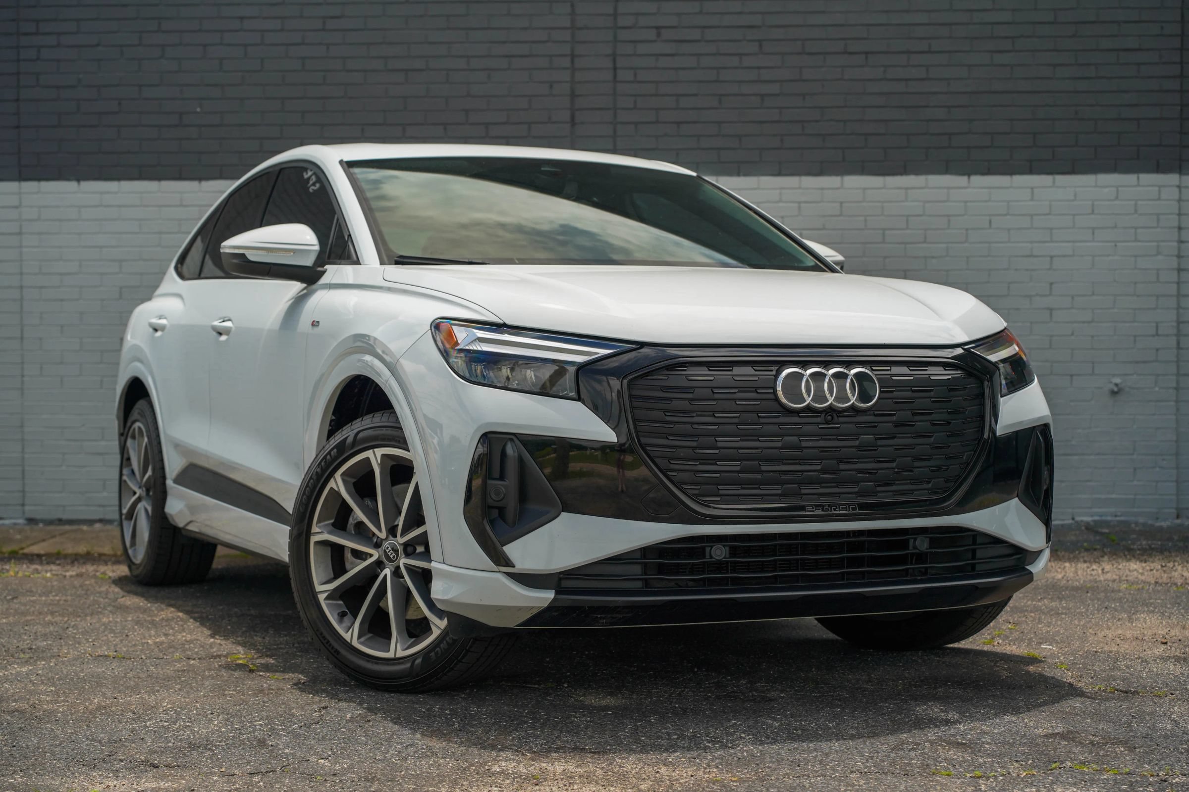 Used 2022 Audi Q4 e-tron Premium Plus AWD/4WD image 3