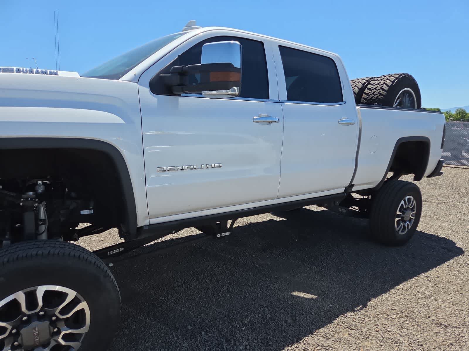 Used 2019 GMC Sierra 2500 Denali w/ Duramax Plus Package AWD/4WD image 10