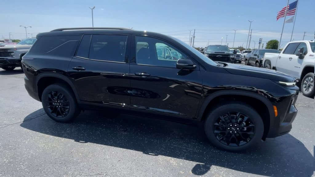 New 2026 Chevrolet Traverse LT w/ Midnight/Sport Edition AWD/4WD image 3