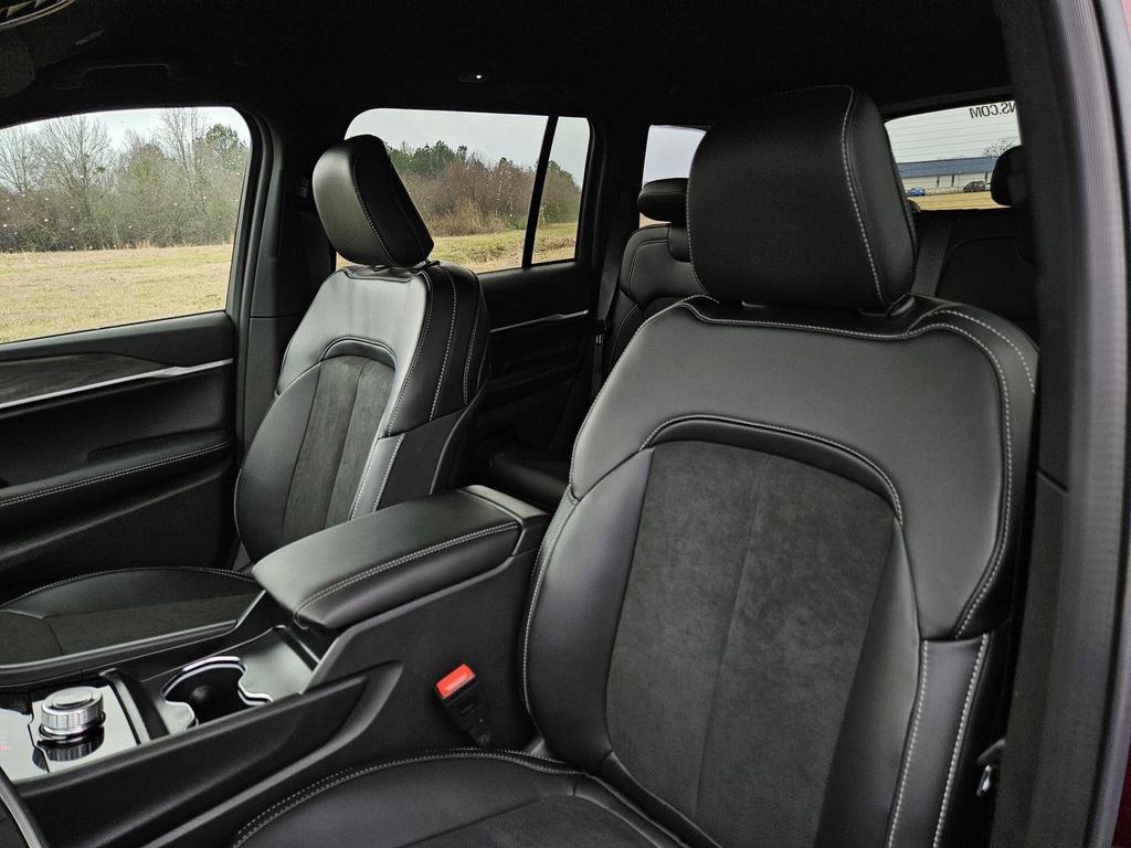 New 2026 Jeep Grand Cherokee Altitude image 11