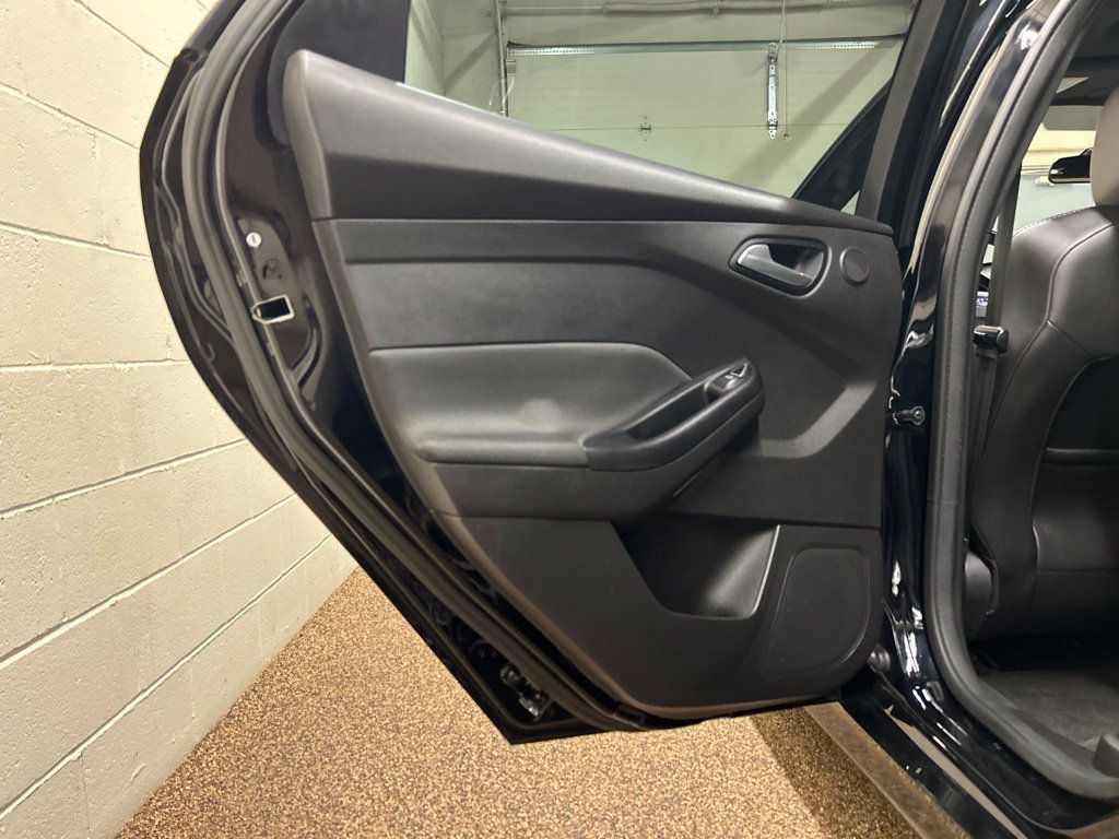 Used 2018 Ford Focus ST w/ Equipment Group 401A FWD image 16