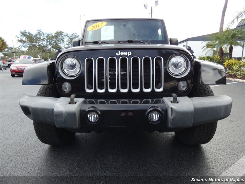 Used 2017 Jeep Wrangler Unlimited Sahara w/ Connectivity Group AWD/4WD image 4