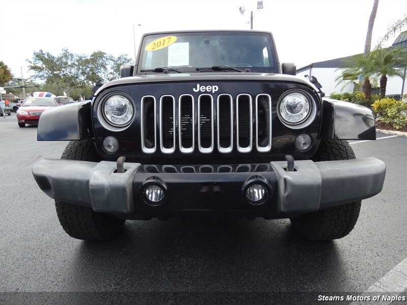 Used 2017 Jeep Wrangler Unlimited Sahara w/ Connectivity Group AWD/4WD image 4