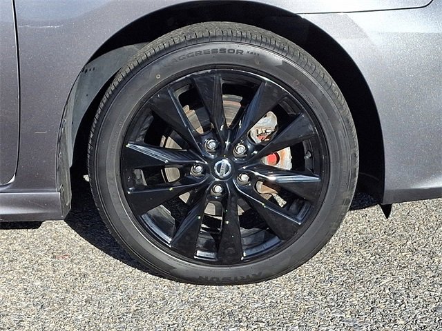 Used 2018 Nissan Sentra SR w/ SR Midnight Edition Package image 8